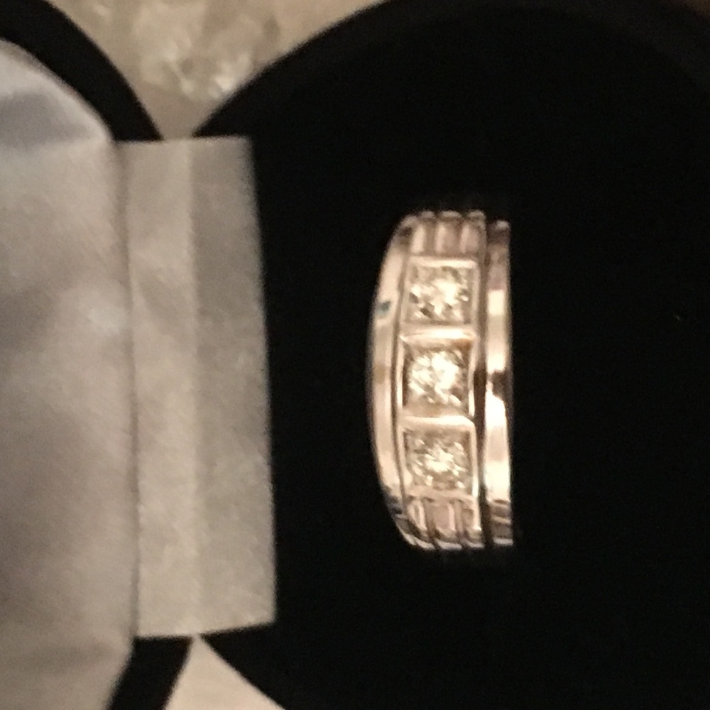 14 kt  white gold men's three stone ring